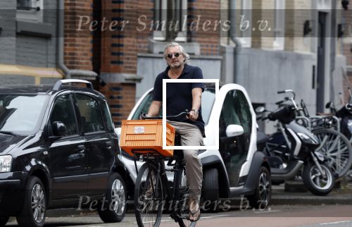 Amsterdam 24 juli 2023
Victor Reinier op zijn fiets in Amsterdam zuid.