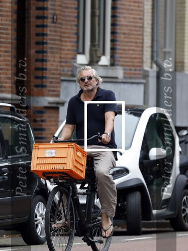 Amsterdam 24 juli 2023
Victor Reinier op zijn fiets in Amsterdam zuid.