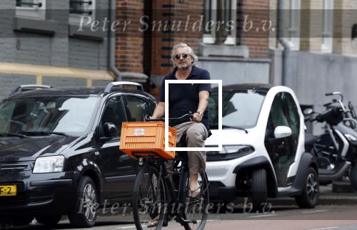 Amsterdam 24 juli 2023
Victor Reinier op zijn fiets in Amsterdam zuid.
