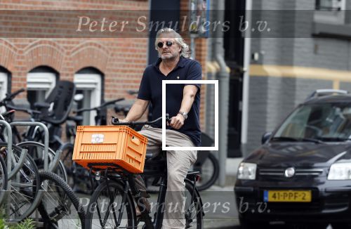 Amsterdam 24 juli 2023
Victor Reinier op zijn fiets in Amsterdam zuid.