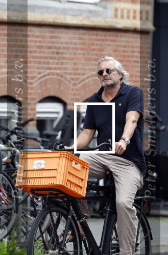 Amsterdam 24 juli 2023
Victor Reinier op zijn fiets in Amsterdam zuid.