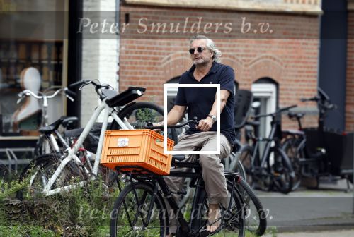 Amsterdam 24 juli 2023
Victor Reinier op zijn fiets in Amsterdam zuid.
