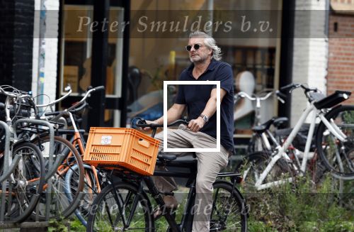 Amsterdam 24 juli 2023
Victor Reinier op zijn fiets in Amsterdam zuid.