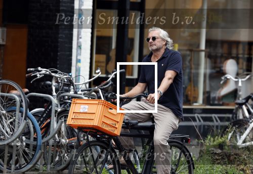Amsterdam 24 juli 2023
Victor Reinier op zijn fiets in Amsterdam zuid.