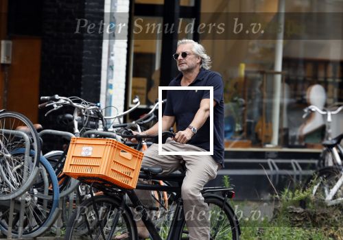 Amsterdam 24 juli 2023
Victor Reinier op zijn fiets in Amsterdam zuid.