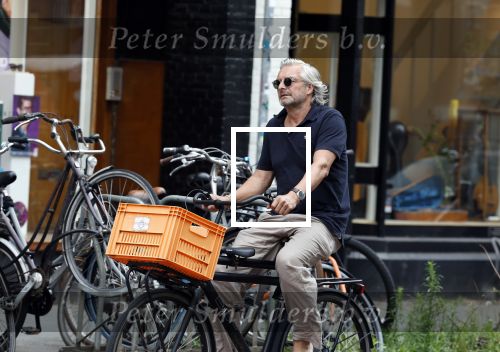 Amsterdam 24 juli 2023
Victor Reinier op zijn fiets in Amsterdam zuid.