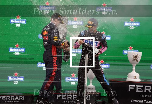 Winnaar Max Verstappen 2 Fernando Alonso en 3 Pierre Gasly Prins Bernhard Jr.