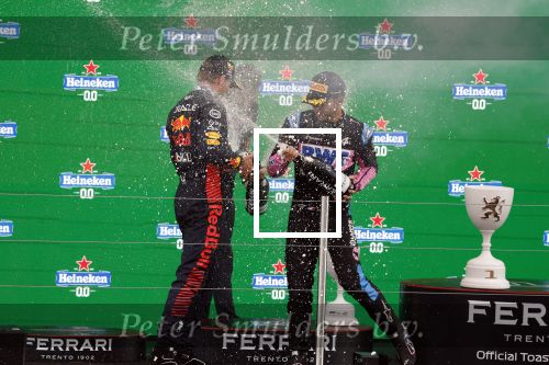 Winnaar Max Verstappen 2 Fernando Alonso en 3 Pierre Gasly Prins Bernhard Jr.
