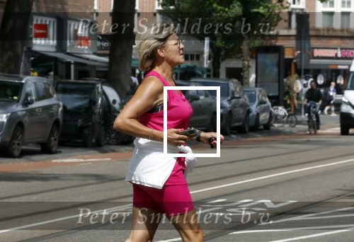 Amsterdam 15 augustus 2024
Caroline Tensen in sport outfit met haar mini cabrio in Amsterdam zuid.