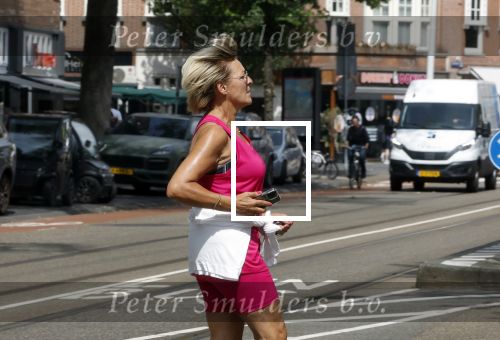 Amsterdam 15 augustus 2024
Caroline Tensen in sport outfit met haar mini cabrio in Amsterdam zuid.