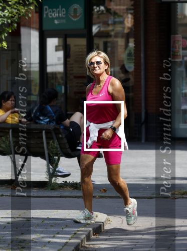 Amsterdam 15 augustus 2024
Caroline Tensen in sport outfit met haar mini cabrio in Amsterdam zuid.