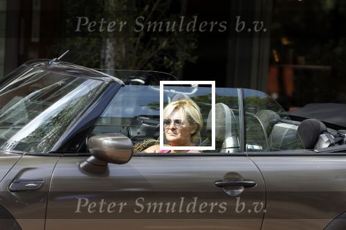 Amsterdam 15 augustus 2024
Caroline Tensen in sport outfit met haar mini cabrio in Amsterdam zuid.