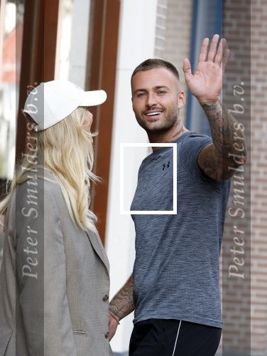 Amsterdam 8 augustus 2024
Dave Roelvink en zijn nieuwe vriendin Marijn Kuipers op de pc hooftstraat bij Dave zijn appartement .