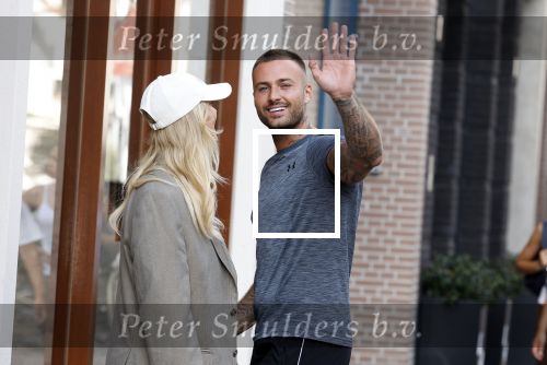 Amsterdam 8 augustus 2024
Dave Roelvink en zijn nieuwe vriendin Marijn Kuipers op de pc hooftstraat bij Dave zijn appartement .