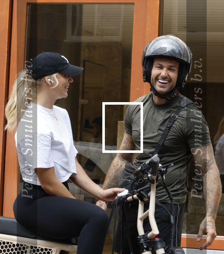 Amsterdam 15 augustus 2024
Dave Roelvink en zijn nieuwe vriendin Marijn Kuipers op de pc hooftstraat .