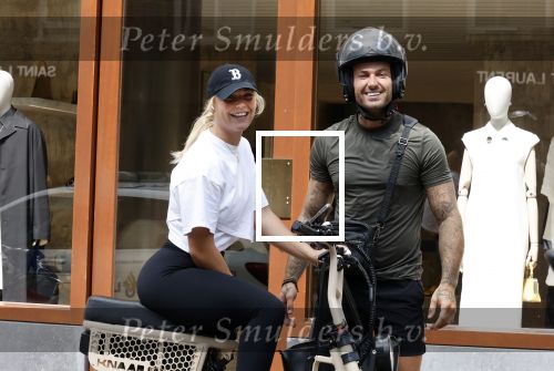 Amsterdam 15 augustus 2024
Dave Roelvink en zijn nieuwe vriendin Marijn Kuipers op de pc hooftstraat .