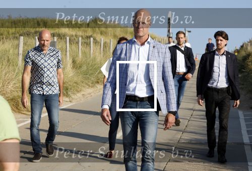 Scheveningen 27 augustus 2024
Afscheids feestje van Mark Rutte bij strandtent Culpepper. Dilan Yesilgoz met haar man en beveiliging