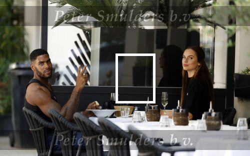 Amsterdam 8 augustus 2024
Famke Louise en Denzel Slager lunchen in Amsterdam zuid . Ze rijden in een electrische Porsche Tacan