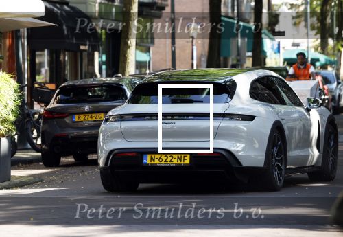 Amsterdam 8 augustus 2024
Famke Louise en Denzel Slager lunchen in Amsterdam zuid . Ze rijden in een electrische Porsche Tacan