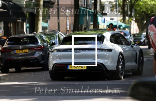 Amsterdam 8 augustus 2024
Famke Louise en Denzel Slager lunchen in Amsterdam zuid . Ze rijden in een electrische Porsche Tacan