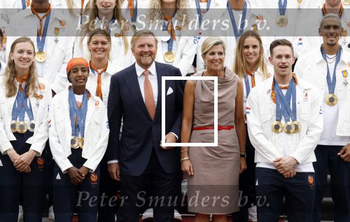 Den Haag 13 augustus 2024
Alle medaillewinnaars bij de olympische spelen op bezoek bij Koning Willem Alexander en Koningin Maxima op huis ten Bosch . oa aanwezig Femke Bol Sifan hassan Harrie Lavreysen Sharon v Rouwendaal Worthy de Jong Marit Bouwmeester Roy v d Berg de Hockey heren de hockey dames en alle roeiers.