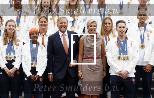Den Haag 13 augustus 2024
Alle medaillewinnaars bij de olympische spelen op bezoek bij Koning Willem Alexander en Koningin Maxima op huis ten Bosch . oa aanwezig Femke Bol Sifan hassan Harrie Lavreysen Sharon v Rouwendaal Worthy de Jong Marit Bouwmeester Roy v d Berg de Hockey heren de hockey dames en alle roeiers.