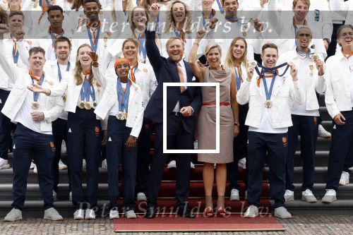 Den Haag 13 augustus 2024
Alle medaillewinnaars bij de olympische spelen op bezoek bij Koning Willem Alexander en Koningin Maxima op huis ten Bosch . oa aanwezig Femke Bol Sifan hassan Harrie Lavreysen Sharon v Rouwendaal Worthy de Jong Marit Bouwmeester Roy v d Berg de Hockey heren de hockey dames en alle roeiers.