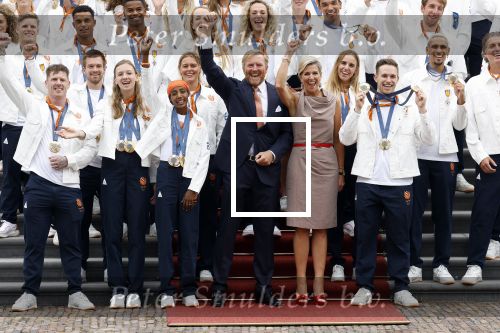 Den Haag 13 augustus 2024
Alle medaillewinnaars bij de olympische spelen op bezoek bij Koning Willem Alexander en Koningin Maxima op huis ten Bosch . oa aanwezig Femke Bol Sifan hassan Harrie Lavreysen Sharon v Rouwendaal Worthy de Jong Marit Bouwmeester Roy v d Berg de Hockey heren de hockey dames en alle roeiers.