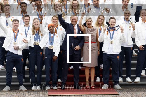 Den Haag 13 augustus 2024
Alle medaillewinnaars bij de olympische spelen op bezoek bij Koning Willem Alexander en Koningin Maxima op huis ten Bosch . oa aanwezig Femke Bol Sifan hassan Harrie Lavreysen Sharon v Rouwendaal Worthy de Jong Marit Bouwmeester Roy v d Berg de Hockey heren de hockey dames en alle roeiers.