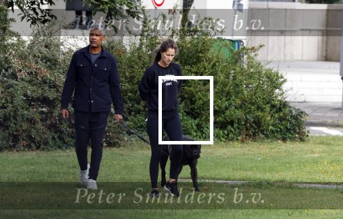 Amsterdam 23 augustus 2024
Frank Rijkaard en zijn vrouw Stephanie laten hun hond uit