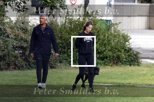 Amsterdam 23 augustus 2024
Frank Rijkaard en zijn vrouw Stephanie laten hun hond uit