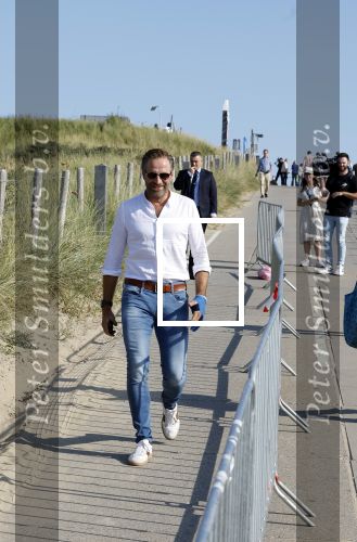 Scheveningen 27 augustus 2024
Afscheids feestje van Mark Rutte bij strandtent Culpepper. Hugo de Jonge met hand in gips