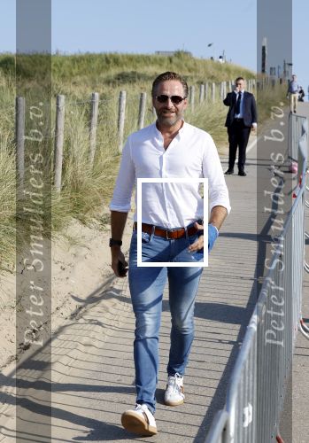 Scheveningen 27 augustus 2024
Afscheids feestje van Mark Rutte bij strandtent Culpepper. Hugo de Jonge met hand in gips