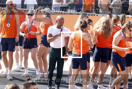 Scheveningen 12 augustus 2024
Aankomst olympische sporters in scheveningen . Humberto Tan presenteert het programma.