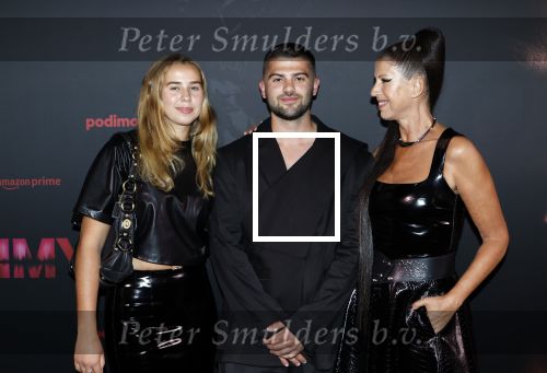 Amsterdam 16 augustus 204
Premiere Jimmy in Tuschinski. Isa Hoes met haar kinderen Merlijn Kamerling en Vlinder Kamerling