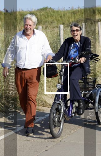 Scheveningen 27 augustus 2024
Afscheids feestje van Mark Rutte bij strandtent Culpepper. Jetta Klijnsma met man