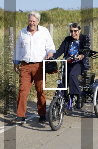 Scheveningen 27 augustus 2024
Afscheids feestje van Mark Rutte bij strandtent Culpepper. Jetta Klijnsma met man