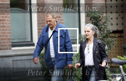 Amsterdam 22 augustus 2024
Joop Oonk met zijn vrouw op straat in Amsterdam.
