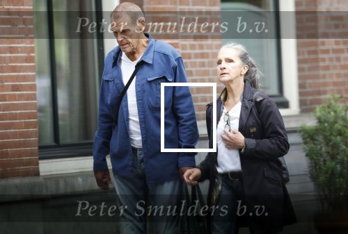 Amsterdam 22 augustus 2024
Joop Oonk met zijn vrouw op straat in Amsterdam.