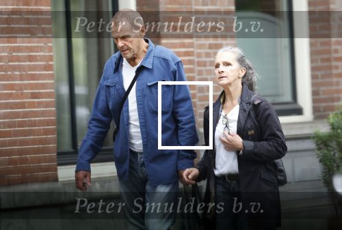 Amsterdam 22 augustus 2024
Joop Oonk met zijn vrouw op straat in Amsterdam.