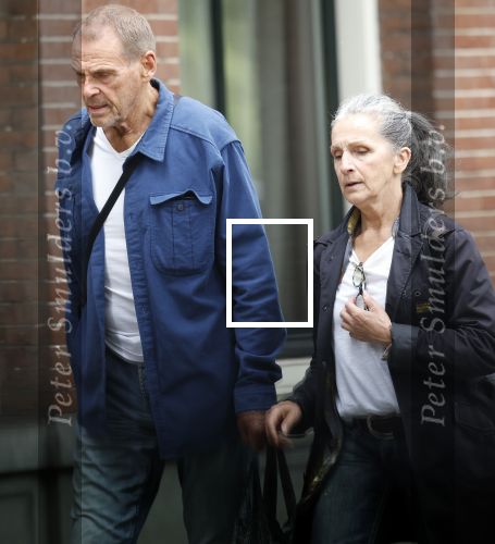 Amsterdam 22 augustus 2024
Joop Oonk met zijn vrouw op straat in Amsterdam.