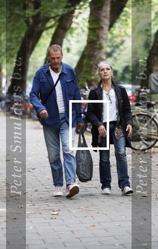Amsterdam 22 augustus 2024
Joop Oonk met zijn vrouw op straat in Amsterdam.