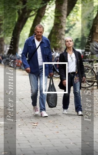 Amsterdam 22 augustus 2024
Joop Oonk met zijn vrouw op straat in Amsterdam.