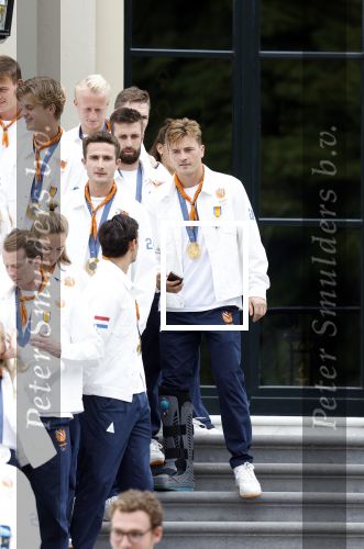 Den Haag 13 augustus 2024
Alle medaillewinnaars bij de olympische spelen op bezoek bij Koning Willem Alexander en Koningin Maxima op huis ten Bosch . oa aanwezig Femke Bol Sifan hassan Harrie Lavreysen Sharon v Rouwendaal Worthy de Jong Marit Bouwmeester Roy v d Berg de Hockey heren de hockey dames en alle roeiers. Jorrit Croon