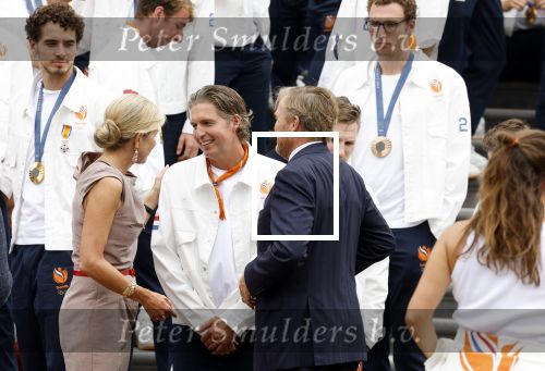 Den Haag 13 augustus 2024
Alle medaillewinnaars bij de olympische spelen op bezoek bij Koning Willem Alexander en Koningin Maxima op huis ten Bosch . oa aanwezig Femke Bol Sifan hassan Harrie Lavreysen Sharon v Rouwendaal Worthy de Jong Marit Bouwmeester Roy v d Berg de Hockey heren de hockey dames en alle roeiers. Pieter vd Hoogenband
