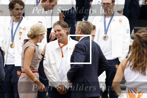Den Haag 13 augustus 2024
Alle medaillewinnaars bij de olympische spelen op bezoek bij Koning Willem Alexander en Koningin Maxima op huis ten Bosch . oa aanwezig Femke Bol Sifan hassan Harrie Lavreysen Sharon v Rouwendaal Worthy de Jong Marit Bouwmeester Roy v d Berg de Hockey heren de hockey dames en alle roeiers. Pieter vd Hoogenband