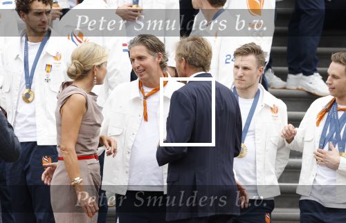 Den Haag 13 augustus 2024
Alle medaillewinnaars bij de olympische spelen op bezoek bij Koning Willem Alexander en Koningin Maxima op huis ten Bosch . oa aanwezig Femke Bol Sifan hassan Harrie Lavreysen Sharon v Rouwendaal Worthy de Jong Marit Bouwmeester Roy v d Berg de Hockey heren de hockey dames en alle roeiers. Pieter vd Hoogenband