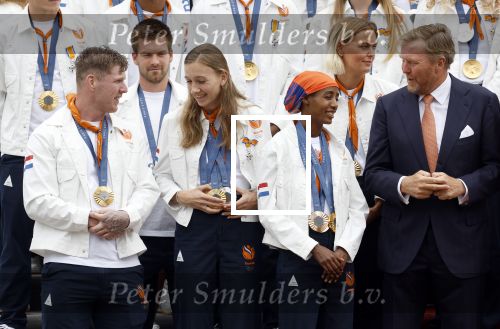 Den Haag 13 augustus 2024
Alle medaillewinnaars bij de olympische spelen op bezoek bij Koning Willem Alexander en Koningin Maxima op huis ten Bosch . oa aanwezig Femke Bol Sifan hassan Harrie Lavreysen Sharon v Rouwendaal Worthy de Jong Marit Bouwmeester Roy v d Berg de Hockey heren de hockey dames en alle roeiers.