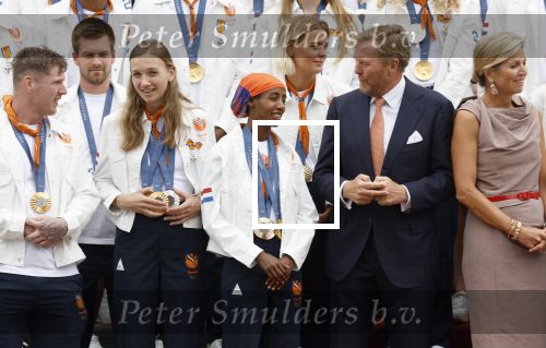 Den Haag 13 augustus 2024
Alle medaillewinnaars bij de olympische spelen op bezoek bij Koning Willem Alexander en Koningin Maxima op huis ten Bosch . oa aanwezig Femke Bol Sifan hassan Harrie Lavreysen Sharon v Rouwendaal Worthy de Jong Marit Bouwmeester Roy v d Berg de Hockey heren de hockey dames en alle roeiers.