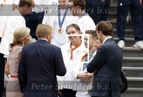 Den Haag 13 augustus 2024
Alle medaillewinnaars bij de olympische spelen op bezoek bij Koning Willem Alexander en Koningin Maxima op huis ten Bosch . oa aanwezig Femke Bol Sifan hassan Harrie Lavreysen Sharon v Rouwendaal Worthy de Jong Marit Bouwmeester Roy v d Berg de Hockey heren de hockey dames en alle roeiers.